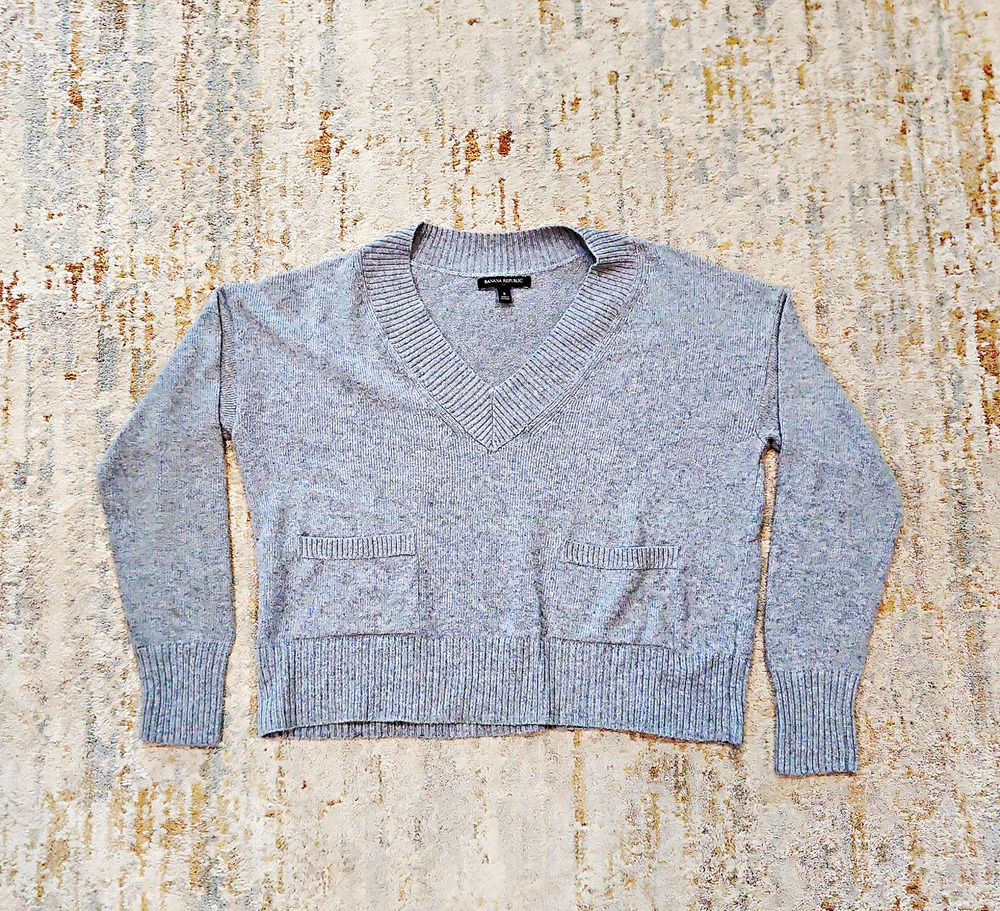 Banana Republic Women's Gray V-Neck Pullover Knit Sweater Pockets Size S